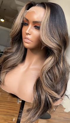 Brown Skin Blonde Hair, Hair Color For Brown Skin, Honey Blonde Hair Color, Honey Brown Hair, Brown Hair Inspo, Hair Therapy, Honey Blonde Hair, Curly Girl Hairstyles