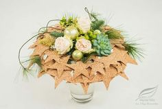 Christmas Floral Designs, Christmas Flower Arrangements, Winter Bouquet, Christmas Floral Arrangements, Handmade Christmas Crafts