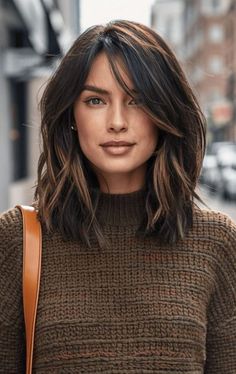 Discover 19 gorgeous shoulder length fall hair 2024 ideas featuring trendy color blonde red and brunette shades. Get inspired by the latest styles and cuts perfect for the season Rambut Brunette, New Hairstyle, Shoulder Length Hair Cuts, Hair Colours, Shoulder Length Hair, Medium Length Hair Cuts, Brunette Hair, Short Hair Cuts For Women, Short Hairstyles For Women