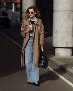 6 Baggy Jeans Outfits That Prove How Versatile This Trend Is | Who What Wear UK Anouk Yve, Baggy Jeans Outfit, Jeans Claro, Corporate Outfits, All Jeans, Grown Women, Pretty Blouses, Denim Trends, Light Blue Jeans