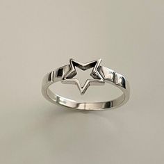 Jewelry Accessories Ideas, Funky Jewelry, Star Ring, Girly Jewelry, Jewelry Inspo, Dream Jewelry, Love Ring