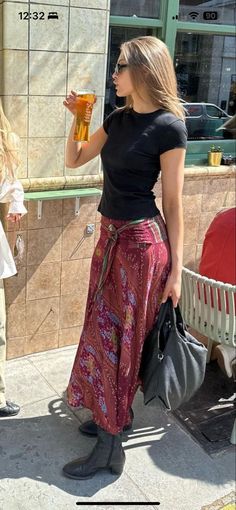 Bohemian European Style, Pattern Maxi Skirt Outfit, Spain Fashion 2023, South America Outfits, Summer Outfits Flowy, Summer 90s Outfits, Europe Trip Outfits, Cold Spring Day Outfit, Long Skirt Fits