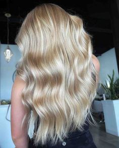 Long Blonde Hair Cuts, Icy Blonde Hair, Blonde Wavy Hair, Golden Blonde Hair, Honey Blonde Hair