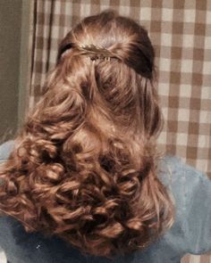 1960s Hair Curly, Pam Beasley Aesthetic, 80s Curls, Vintage Curly Hairstyles, Sullen Girl, Fall Hair Inspo, Rag Curls, Cottagecore Hair, Pam Beesly