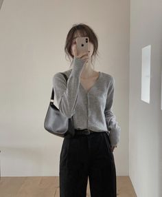 Simple Business Casual Outfits, Kd Outfits, Outfits With Grey Cardigan, Outfit Informal, Daily Clothes, Spring Dresses Casual, Everyday Fashion Outfits, Korean Fashion Women