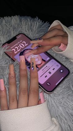 No Nails Hand, Drake Concert Nail Ideas, Drake Nails Art, Drake Nails Ovo, Drake Inspired Nails, Aesthetic Nail Pics, Drake Nails, Almond Nails Aesthetic, Getting Nails Done