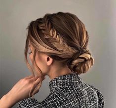 5 Quick and Gorgeous Bun Styles for Busy Mornings Braided Summer Hairstyles, Hairstyles Aesthetic, Back To School Hairstyles, School Hairstyles, Easy Hairstyles For Long Hair, 가을 패션, Homecoming Hairstyles, Hairstyles For School