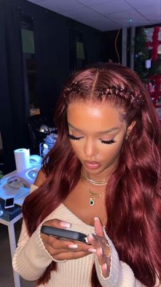 Red On Black Women, Hair Styles For Red Hair, Red Hair Color Black Women, Red Hair Morenas, Latinas With Red Hair, Hairstyles With Red Hair, Deep Wine Hair Color, Outfits With Red Hair, Hair Color For Tan Skin Tone