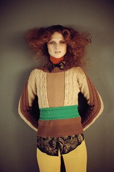 Earth tone fashion Earth Tone Fashion, Clown Hair, Turtleneck Layering, Billy B, Knit Collage, Trends Magazine, Knitwear Fashion, Color Studies, Winter Trends