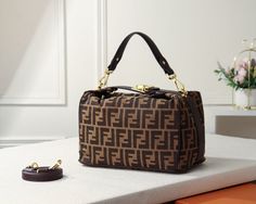 Fendi Handbags, Top Handbags, Sierra Leone, Lv Bag, Fendi Bags, Louis Vuitton Speedy Bag, New Bag, Luxury Handbags, Wallet Case