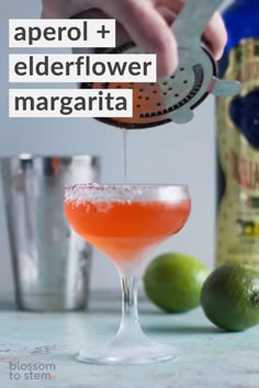 Elderflower Margarita, Lime Cocktails, Food Recipes Vegetarian, Traditional Margarita, Sour Cocktail, Reposado Tequila, Margarita Cocktail, Burger Bar, Cocktail Drinks Recipes