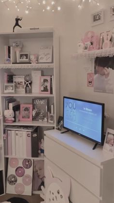 Girly Desk, Pink Room Decor, Cute Bedroom Ideas, College Room, Study Room Decor, Girly Room, Cozy Room Decor, Pretty Room