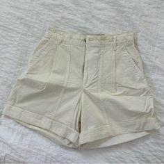 Everlane Ivory/Cream Cotton-Linen Blend Shorts Size 4 Never Worn! Cream Cotton Shorts, Neutral High-waisted Cotton Shorts, Spring Cotton Neutral Shorts, Spring High Waist Bottoms By Everlane, Cream High-waisted Cotton Shorts, Cream Cotton Summer Shorts, Spring Neutral Cotton Shorts, High-waisted Cream Cotton Shorts, Summer Cream Cotton Shorts