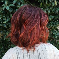 I want this color and an a long a line Bob or Robert as Brooke calls it. Instagram / hello.darling.hair Trendy We Fryzurach, Maroon Hair, Dunner Wordend Haar, Bob Hair Color, Copper Balayage, Dark Red Hair, Long Bob Haircuts