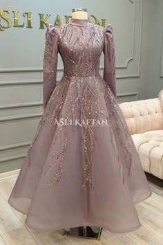 Sequin Dress Short, Girls Dress Outfits, Long Sleeve Evening Gowns, Simple Gowns, Stylish Wedding Dresses, Long Gowns, Women Dresses Classy, Gown Inspiration