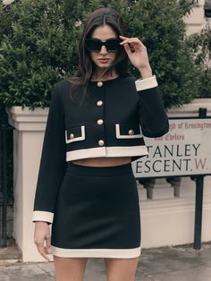 LICHI - Online fashion store :: Straight mini skirt with contrasting stripe Fashion Blogger Aesthetic, Mini Skirt Suit, Rok Mini, Glamorous Fashion, Suiting Fabric, Elegante Casual, Looks Street Style, Online Fashion Store, Large Buttons