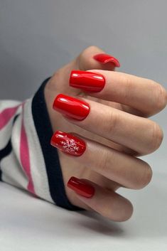 Red Christmas Nail Designs, Christmas Nails Red, Bright Red Nails, Red Nail Designs, Candy Cane Stripes, Nails Manicure