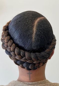 Go natural with the most glamorous and seductive styles. You African American Women will surely love these... #naturalhairstyles #gonatural #naturalhair #hairstyles #africanamericanhairstyles Free Hand Styles For African Hair, Free Hand Hairstyles, Long Crochet Braids, Short Crochet Braids, Natural Hairstyles For Black Women, Natural Dreadlocks, Short Afro Hairstyles, Medium Bob Haircut, Goddess Braids Hairstyles