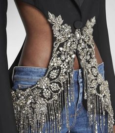 Cutout Blazer, Beaded Jeans, Alexander Mcqueen Blazer, Moda Chic, Looks Party, Couture Details, Crystal Embellishment, Fashion Sewing