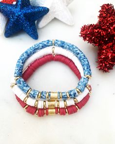 Solid Fade 4th of July Bracelet Set in Gold Blue Bracelets, Homemade Bracelets, Beads Bracelet Design, Handmade Jewelry Diy, Beaded Keychains, Holiday Jewelry, Name Bracelet, Custom Bracelets, Jewelry Business