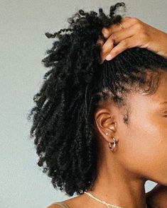 Extra Small Locs, Short Microlocs, Short Locs Hairstyles, 4c Hair, Sisterlocks, Penteado Cabelo Curto