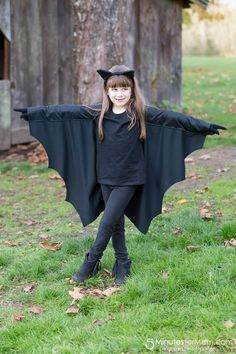 Diy Bat Costume, Diy Halloween Dress, Warm Halloween Costumes, All Black Halloween Costume, Halloween Dress Up Ideas, Best Diy Halloween Costumes, Creative Halloween Costumes Diy, Meme Costume, Black Halloween Costumes