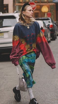 Sarah Christine, Queer Style, Style Sweatshirts, Week Outfits, Tie Dye Tops, Fashion Week Outfit, Tie Dye Fashion, Nyfw Street Style