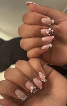 Italian Tip Nails, Short Nails Aesthetic Ideas, Short Mexico Nails, Cute Classy Acrylic Nails, Simple But Classy Nails, Grass Nail Designs, Short Square Frenchies, Square Nail Ideas Medium Length, Europe Inspired Nails