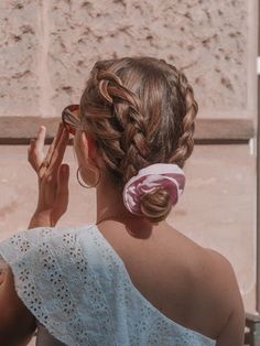 Penteado Cabelo Curto, Hair Waves, Scrunchie Hairstyles, Mode Inspiration, Messy Hairstyles, Hair Dos, Scarf Hairstyles, Pretty Hairstyles, Hair Looks