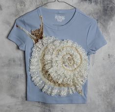 Ropa Upcycling, Upcycle Clothes, Vintage Lace, Baby Tee, Outfits Casuales, Diy Fashion, Infant Tees, Diy Clothes, Aesthetic Clothes