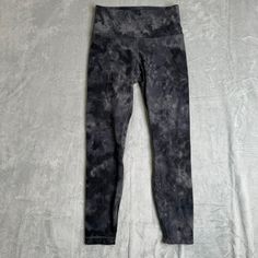 Lululemon Align Leggings 25" Womens Size 8 Black Diamond Dye High Rise Soft * Brand New With Tags * Pre-Owned Condition (See Photos For Measurements And Condition) * Message For Combined Shipping On Bundles * Ships Out Next Business Day Once Cleared Payment Is Received Happy To Answer Any Questions! Diamond Dye Leggings, Align Leggings, Coloured Leggings, Lululemon Align Leggings, Xmas Wishes, Black Capri Leggings, Lululemon Align Pant, Lululemon Pants, Lululemon Align