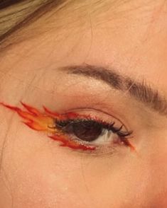 Fire Graphic Liner, Flames Eye Makeup, Checkered Eyeliner, Eye Makeup Designs Art, Flame Eyeliner, Flame Eye Makeup, Crazy Makeup Art, Eyeliner Creative, Fire Makeup