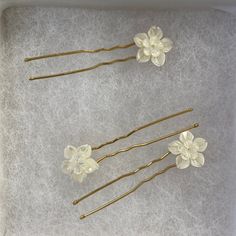 Kate & Mari Hair Pins - Brand New Never Worn. Couldn’t Return. 3 Carolina Mini Bobbi Pins Fake Flower Hair Clips, Dainty Hair Accessories, Mini Trinkets, Bobbi Pins, Cute Hair Pins, Flower Bobby Pins, Decorative Hair Pins, Dream Accessories, Endless Fashion