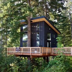 a tree house in the middle of some trees