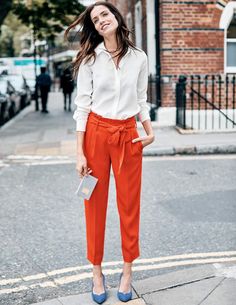 Boden The Silk Shirt Sahm Style, Cute Work Outfit, Pantalon Orange, Jcrew Fall, Paperbag Trousers, Work Outfits Frauen, Paperbag Hose, Cute Work Outfits, Orange Pants