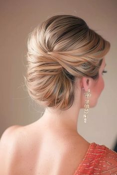 27 Timeless Mother Of Groom Hairstyles For The Modern Woman - Pinch Of Glam Mother Of The Bride Hair French Twist, Modern Hair Updo, Updo For One Shoulder Dress, Mob Hairstyle, Mother Of The Groom Hairstyles Medium, Modern French Twist Updo, Pool Day Hair, Bob Pixie Haircut, Short Bob Pixie