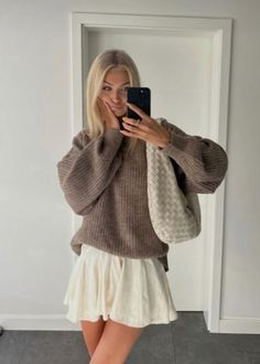 Dressy Casual Outfits, Paris Outfits, Stockholm Fashion, Dressy Outfits, Basic Outfits, Outfit Goals, Girls Sweaters, Winter Fashion Outfits, Fall Winter Outfits