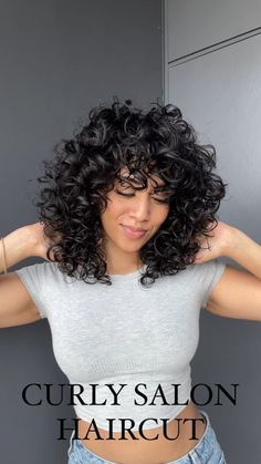 Short Curly Hair On Plus Size Women, Diva Haircut Curly, Mid Length Curly Haircuts For Round Faces, 3a Haircuts, 3a Haircut, Round Curly Cut, Round Curly Hair, Diva Cut Curly Hair, Round Curly Haircut