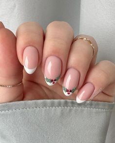 This sophisticated take on Christmas nails features classic French tips enhanced with delicate holly accents. The soft pink base creates a clean and elegant look, while the tiny green holly leaves and red berries on the tips add just the right amount of holiday cheer. Perfect for a subtle, yet festive, manicure that is ideal for any holiday gathering. Christmas Nail Ideas, Cute Christmas Nails, Christmas Nails Easy, Easy Nails, Christmas Gel Nails, White Nail, Xmas Nails, Stick On Nails, Christmas Nail Designs