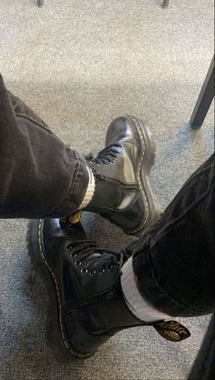 Shoes And Socks, Basket Style, Shoe Inspo, Looks Black, Aesthetic Shoes, Sirius Black, Dream Shoes, Doc Martens, Mode Inspiration