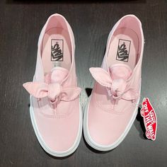 Nwt Women’s 5.5 Price Firm Vans Summer Sneakers With Round Toe, Vans Sneakers For Summer, Vans Lace-up Sneakers For Summer, Spring Vans Sneakers, Cute Vans Sneakers For Spring, Vans Pink, Shoes Vans, Fenty Puma, Bow Sneakers