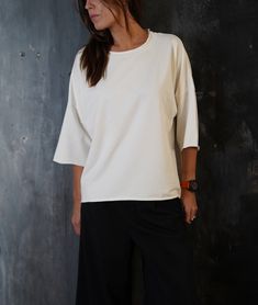 Cozy oversized white colour raw edge sweatshirt.  Gender neutral soft and comfy top. 95% cotton, 5% elasthane. One size Measurement: Chest: 46″ (118 cm) Length: 27″ (69 cm) Sleeve till neck: 22″ (56 cm) Bottom: 47″ (120 cm) Model's size M (Height - 180 cm / 5.9 feet) Great condition! Oversized Cotton Sweatshirt With Batwing Sleeve, Relaxed Fit Cotton Sweatshirt With Batwing Sleeve, Oversized Drop Shoulder Tops For Everyday, Relaxed White Cotton Sweatshirt, Cream Long Sleeve Relaxed Fit T-shirt, Cream Long Sleeve T-shirt Relaxed Fit, White Boxy Fit Cotton Sweatshirt, Relaxed White Boxy Fit Top, Relaxed Cream Tops For Everyday