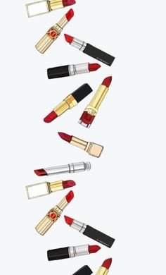 many lipsticks are arranged in the shape of a triangle