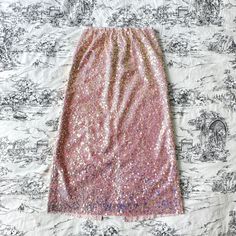 Size S Waist 62-74CM Length 79CM Condition: brand new Sequin Midi Skirt, Womens Skirts, Midi Skirts, Pink Sequin, Eras Tour, Vancouver, Favorite Outfit, Midi Skirt, Beauty Book