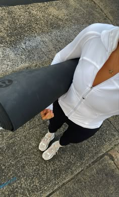 Yoga Mom Style, Lululemon Pilates Outfit, Gym Outfit Lululemon, Pilates Aestethic, Yoga Mom Aesthetic Outfits, Lululemon Workout Set, Lululemon Mom Aesthetic, Cute Activewear, Yoga Mom Aesthetic