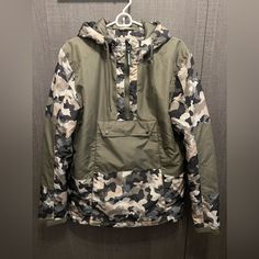 Gently Used & In Good Condition With Minor Cosmetic Wear This Triple Five Soul Jacket Is Sure To Be A Hit With Anyone Who Loves Fashion And Comfort. The Jacket Is Made Of Polyester And Has A Hood For Added Protection Against The Elements. It Also Features A Front Pouch To Keep Your Hands Warm Or To Store Your Personal Items. Green Camo, Hand Warmers, Camo, Mens Jackets, Jackets & Coats, Pouch, Man Shop, Personalized Items, Green