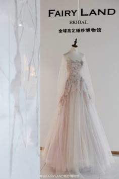 Monaco Old Money, Enchanted Gown, Socialite Aesthetic, Lavish Aesthetic, Porsche Mom, Gaun Tulle, Ysl Aesthetic, Range Rover Mom, Glamorous Aesthetic