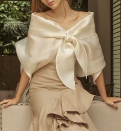 Modern Filipiniana Outfit Classy Dress, Alampay Filipiniana Outfit, Filipiñana Dress Modern Wedding, Filipino Style Fashion, Classy Filipiniana, Modernized Filipiniana, Filipiniana Aesthetic, Filipiñana Modern, Filipiñana Dress Modern Casual