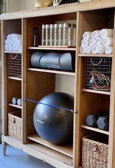 Yoga cupboard Organization Garage, Workout Room Home, Gym Room At Home, Gym At Home, Home Gym Decor, Best Home Gym, Home Gym Design, Gym Room, Garage Cabinets