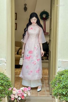 Very elegant design Vietnamese Dress Ao Dai, Clothing Reference, Vietnamese Dress, Sugar Land, Chinese Clothing, Chinese Dress, Pink Design, Ao Dai, Dress Clothes For Women